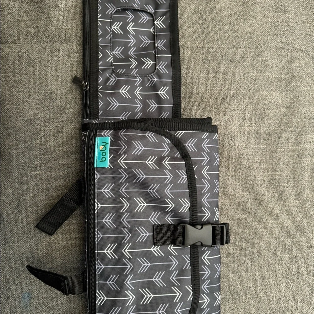 Black and White Diaper Cover with Modern Arrow Design
